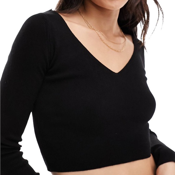 Pull&Bear adjustable strappy back crop long sleeved top in black. - Picture 5 of 6